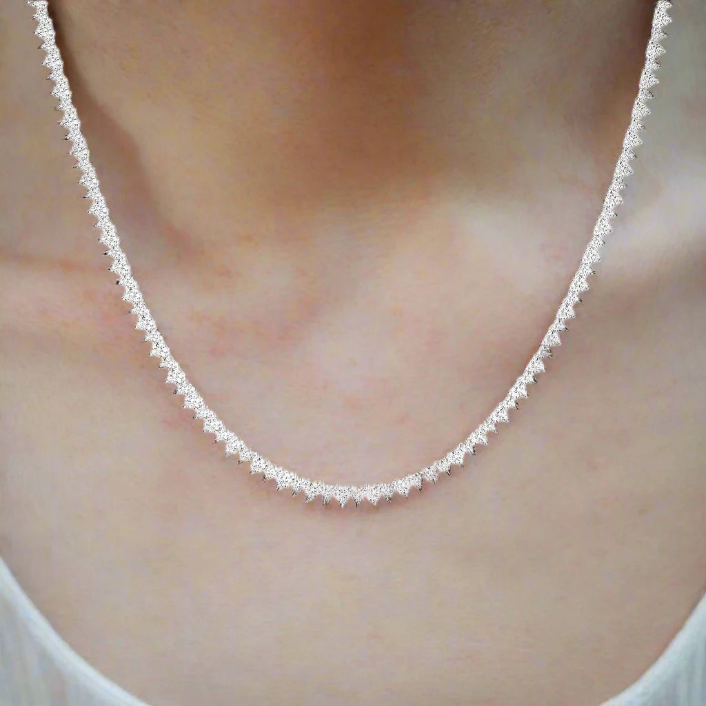 8.0 Ctw 3 Prong Alternate Big and Small Diamonds Tennis Necklace  SI GH